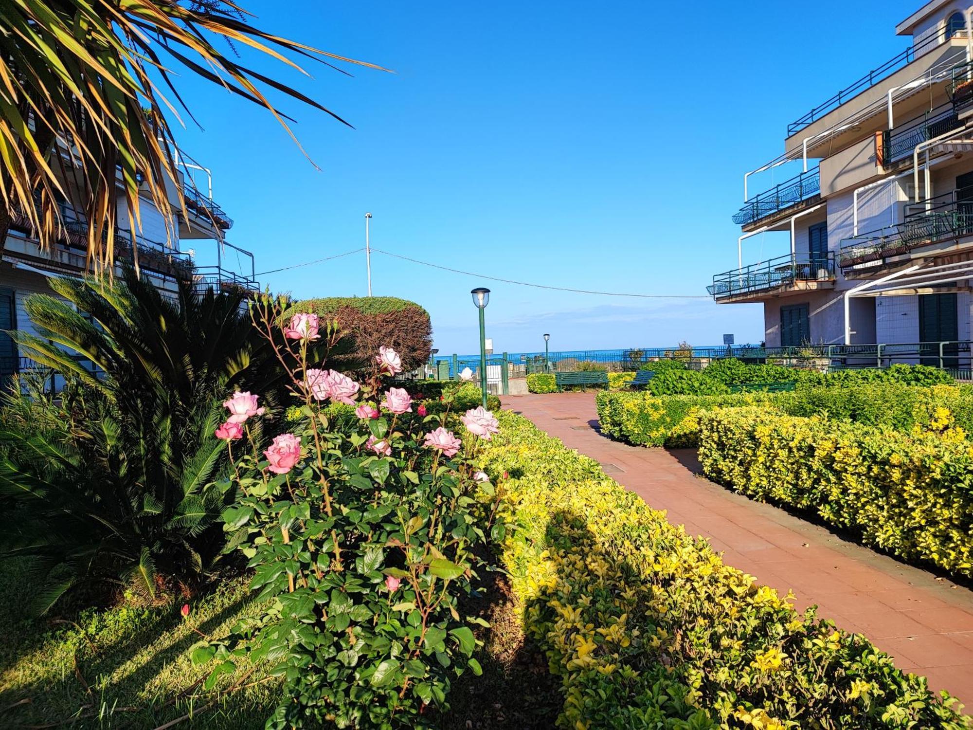 マスカリSea Garden, Fronte Mare Con Piscinaアパートメント エクステリア 写真